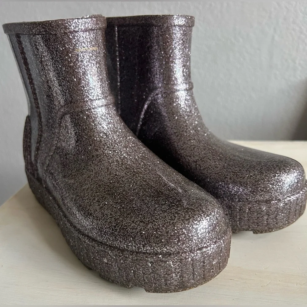 Ugg Purple glitter Drizlita rain boot welly, women’s size 10.